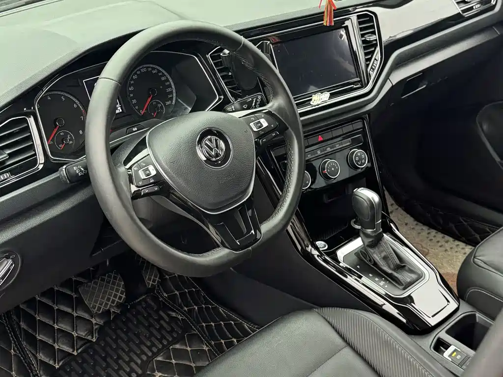 Volkswagen T-Roc — фото 4