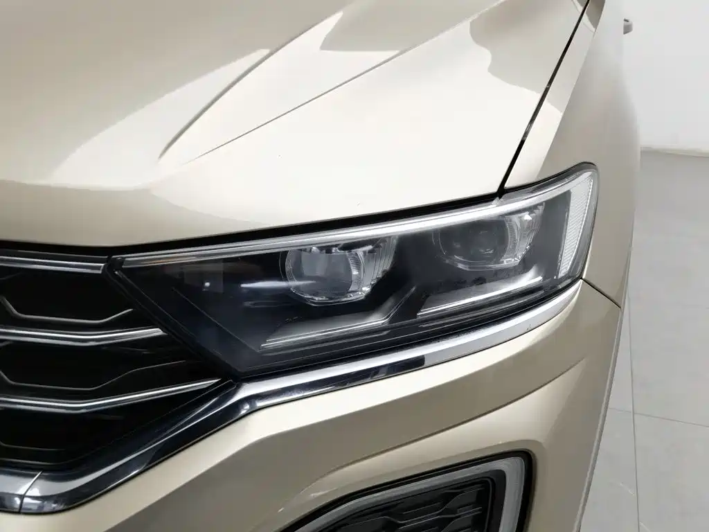 Volkswagen T-Roc — фото 7