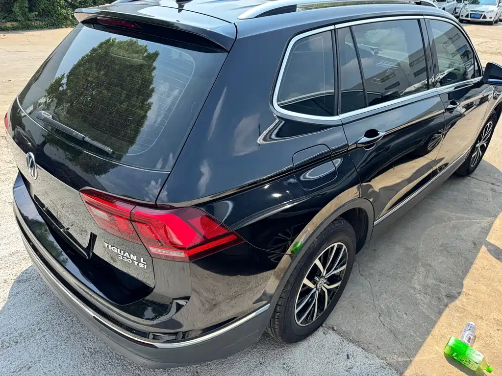 Volkswagen Tiguan L — фото 10