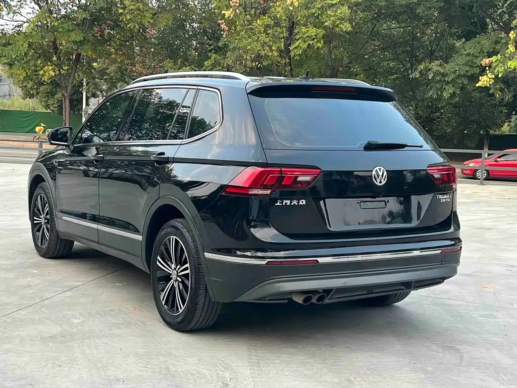 Volkswagen Tiguan L — фото 4