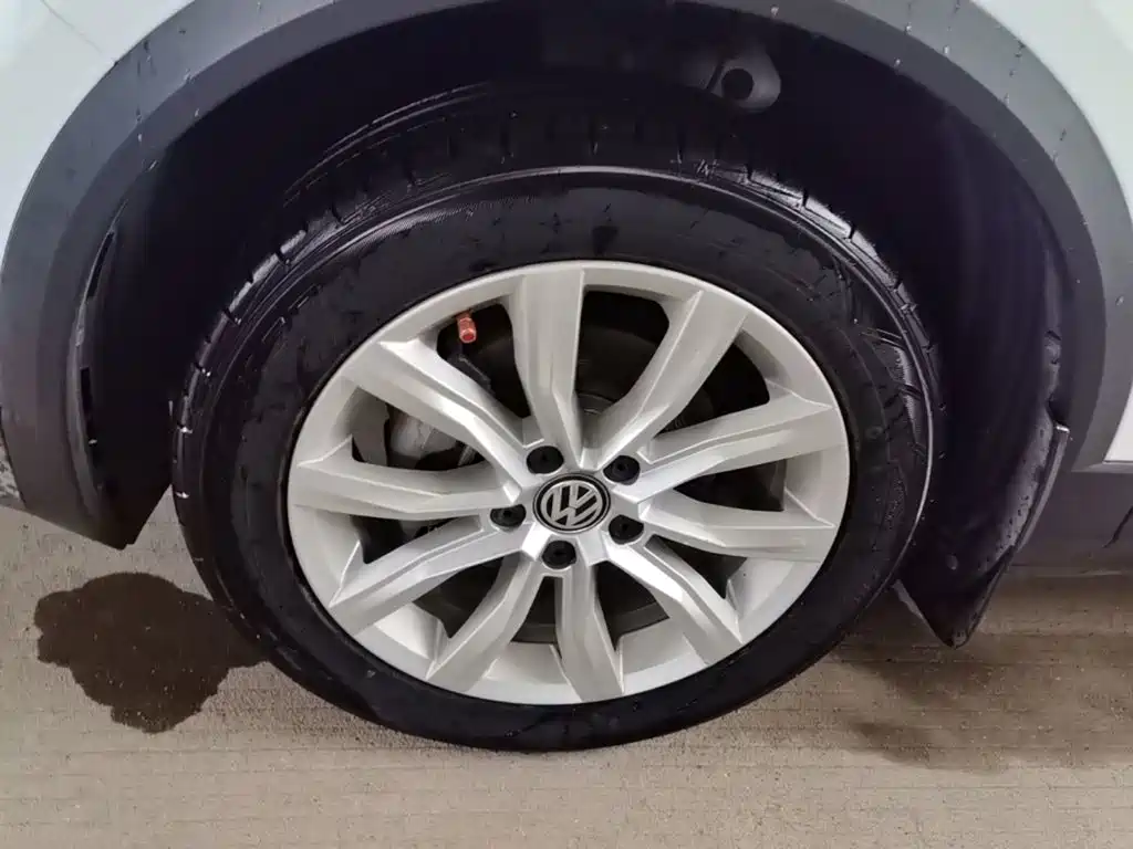 Volkswagen T-Roc — фото 22