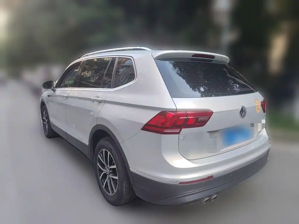 Volkswagen Tiguan L — фото 4