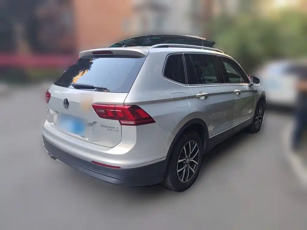 Volkswagen Tiguan L — фото 6