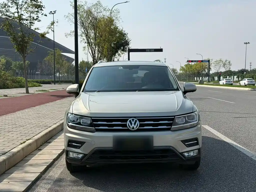 Volkswagen Tiguan L — фото 2