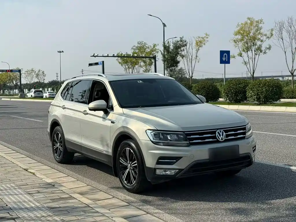 Volkswagen Tiguan L — фото 3