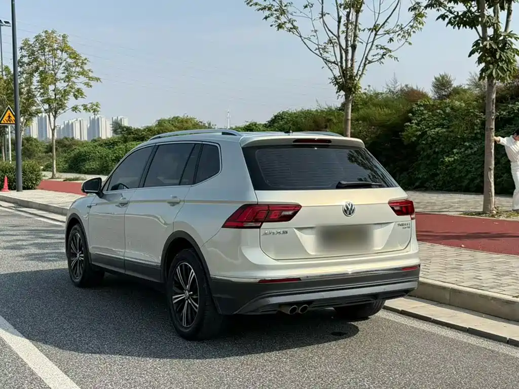 Volkswagen Tiguan L — фото 4