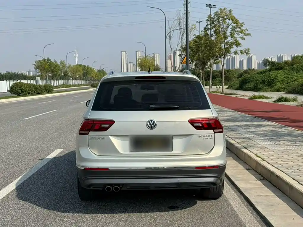 Volkswagen Tiguan L — фото 5