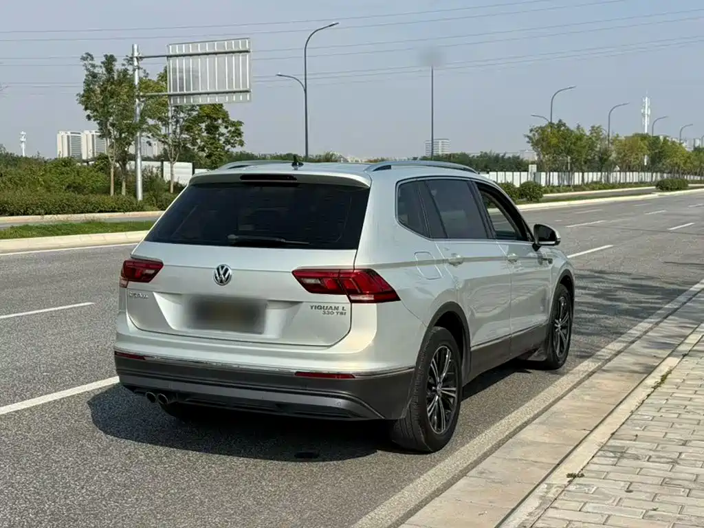 Volkswagen Tiguan L — фото 6