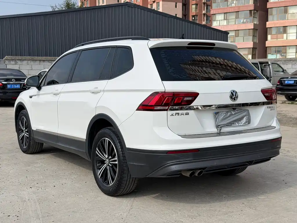 Volkswagen Tiguan L — фото 4