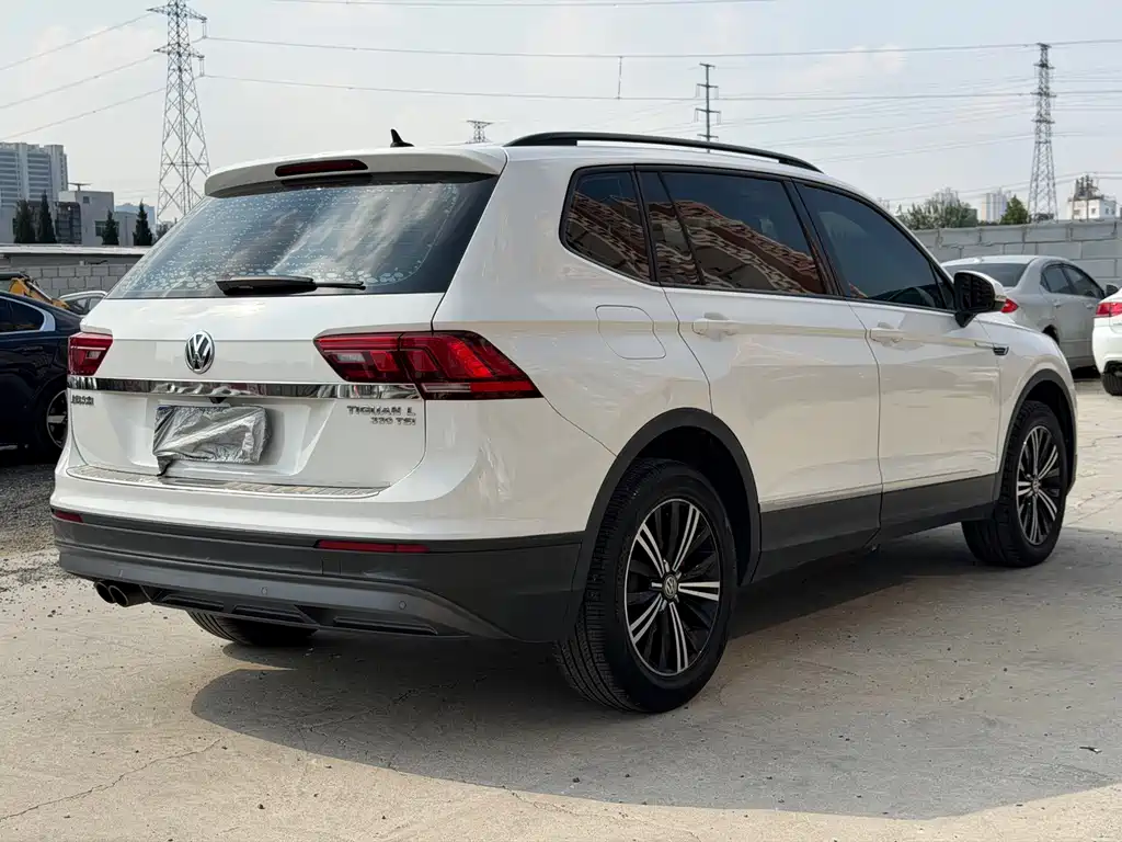 Volkswagen Tiguan L — фото 5