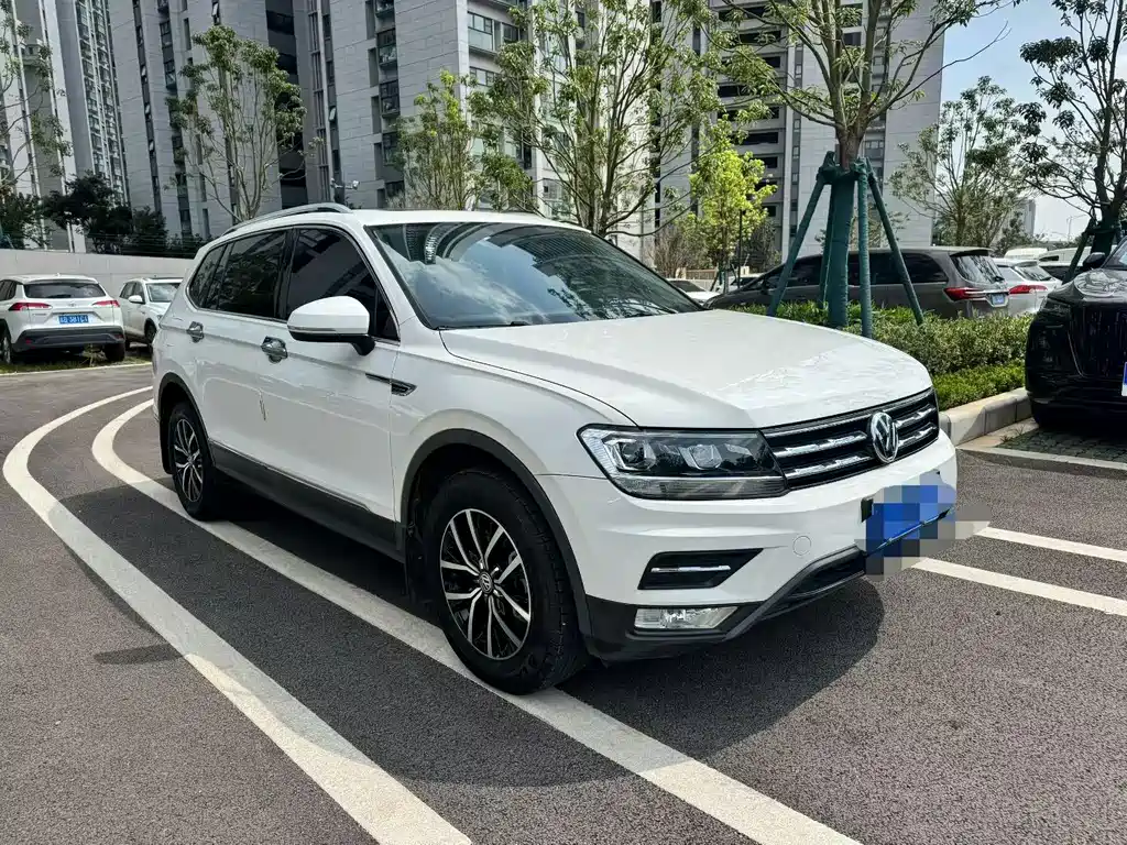 Volkswagen Tiguan L — фото 3