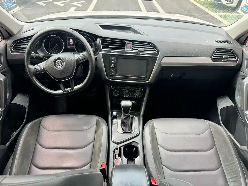 Volkswagen Tiguan L — фото 5