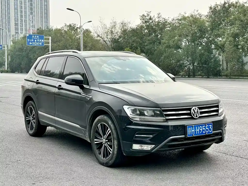 Volkswagen Tiguan L — фото 3