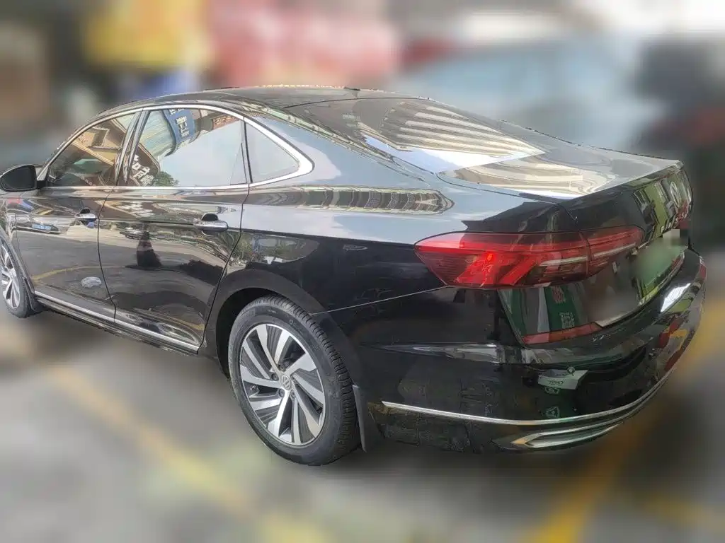 Volkswagen Passat PHEV — фото 4
