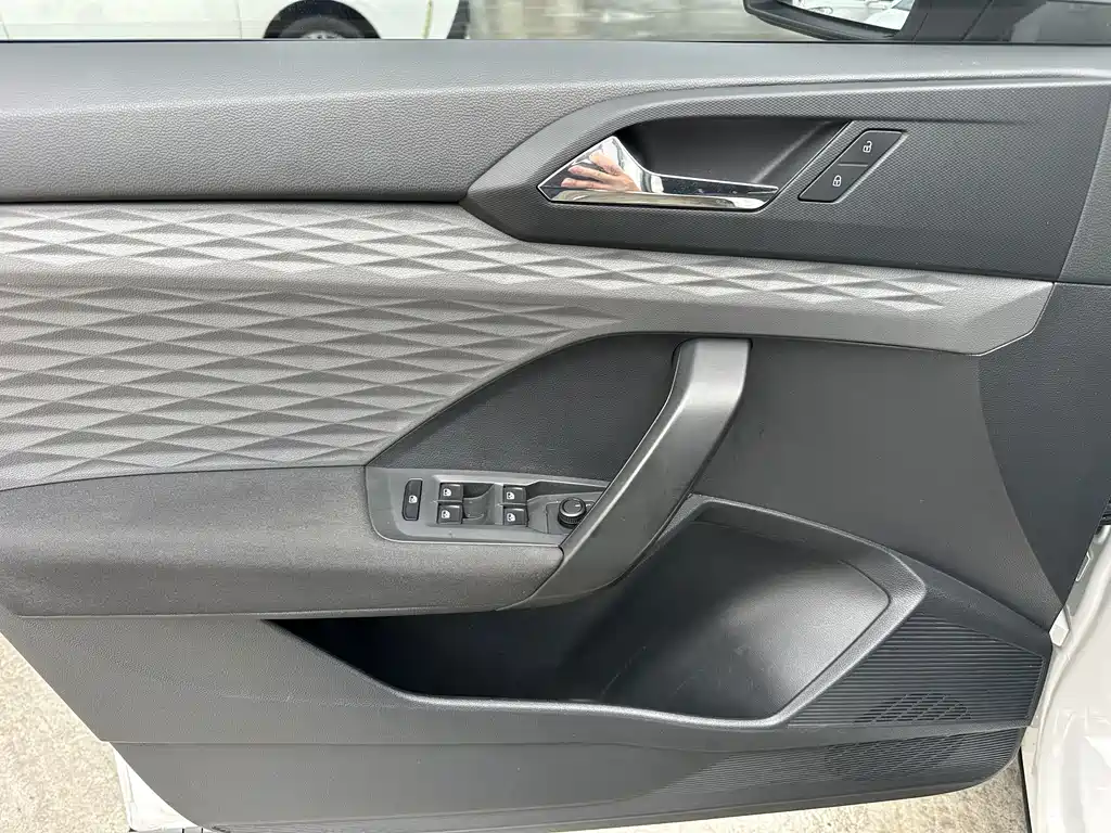 Volkswagen Tharu — фото 15