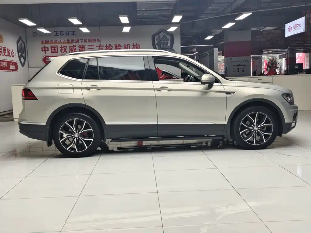 Volkswagen Tiguan L — фото 9
