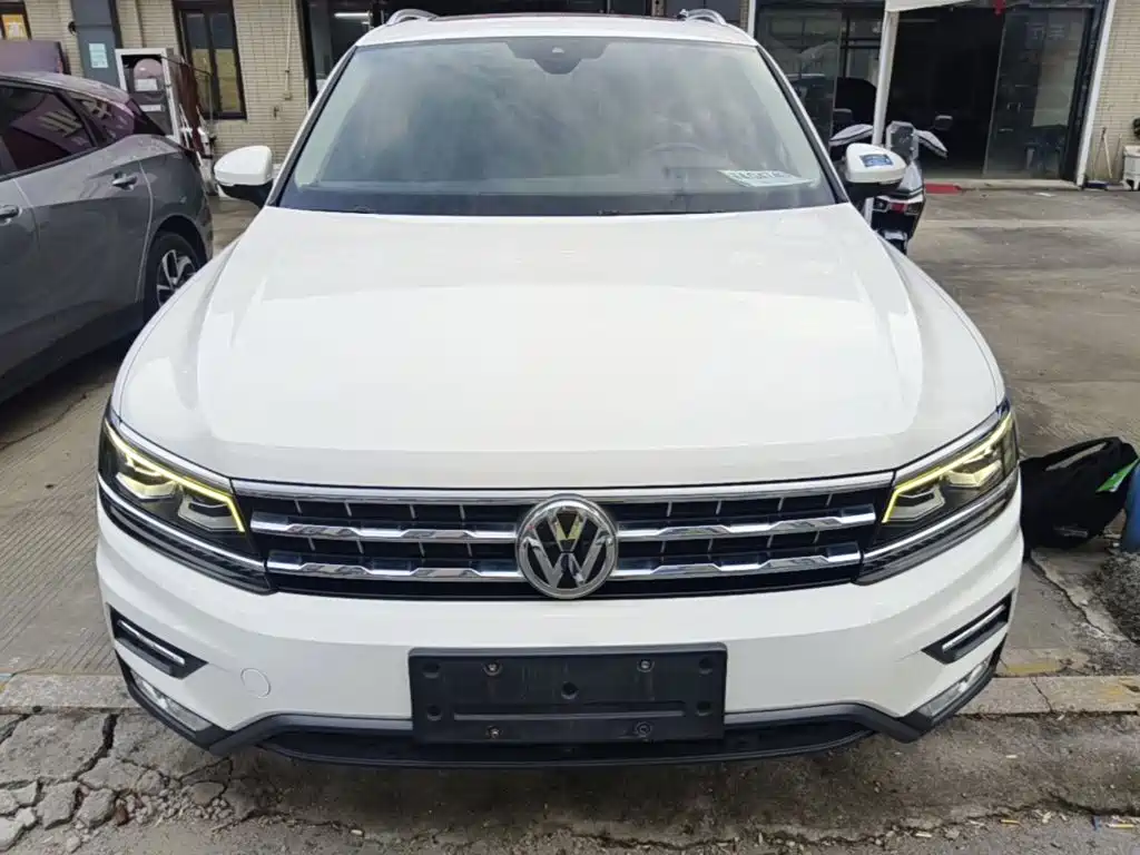 Volkswagen Tiguan L — фото 2
