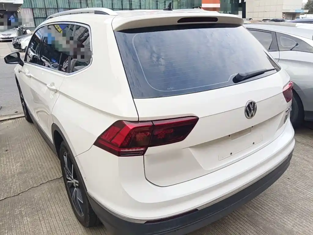 Volkswagen Tiguan L — фото 4