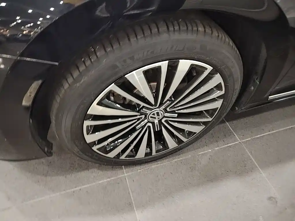 Volkswagen Passat — фото 22