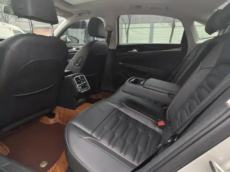Volkswagen Passat — фото 5
