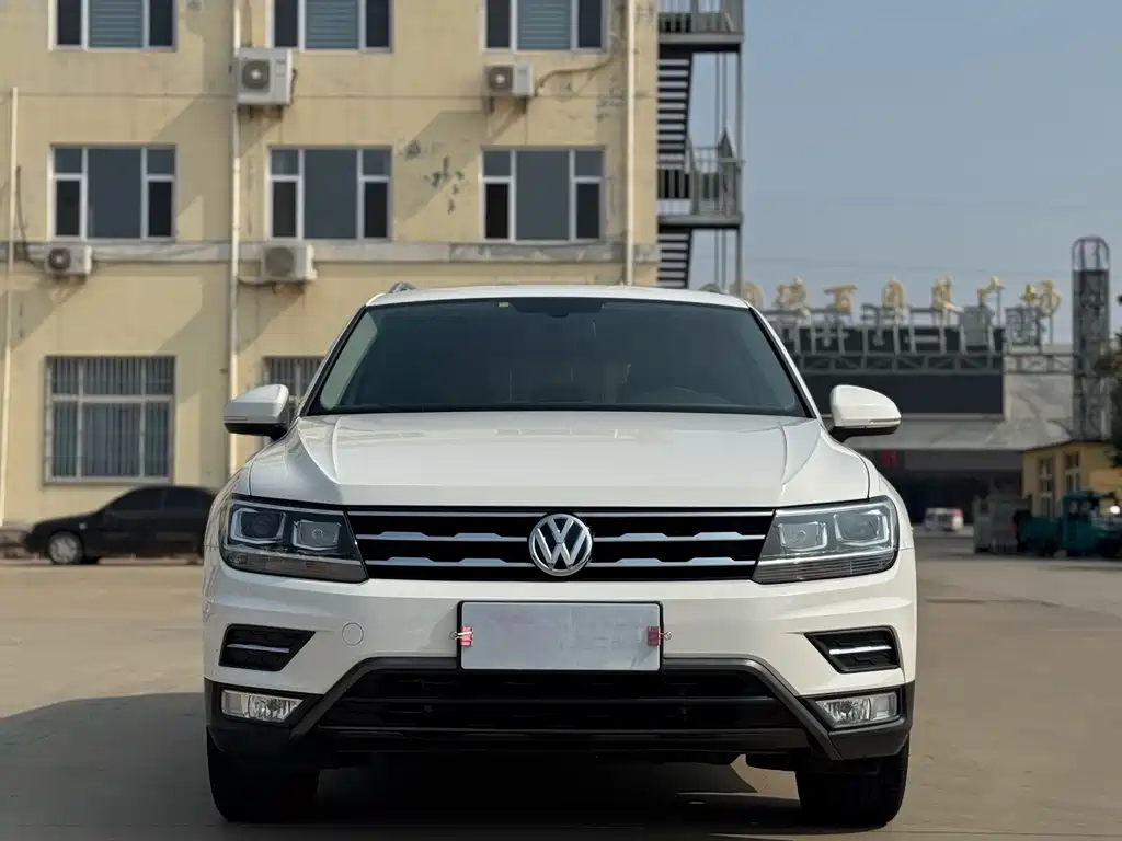 Volkswagen Tiguan L — фото 2