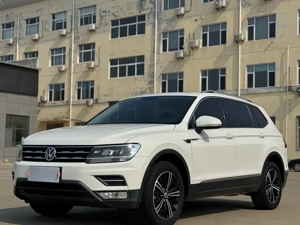 Volkswagen Tiguan L — фото 3