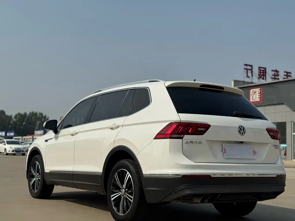 Volkswagen Tiguan L — фото 7