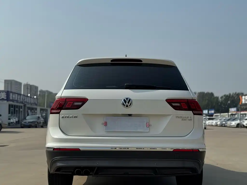 Volkswagen Tiguan L — фото 8
