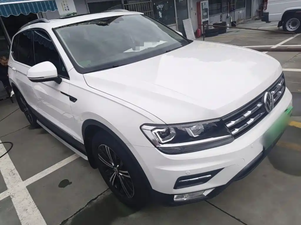 Volkswagen Tiguan L — фото 3