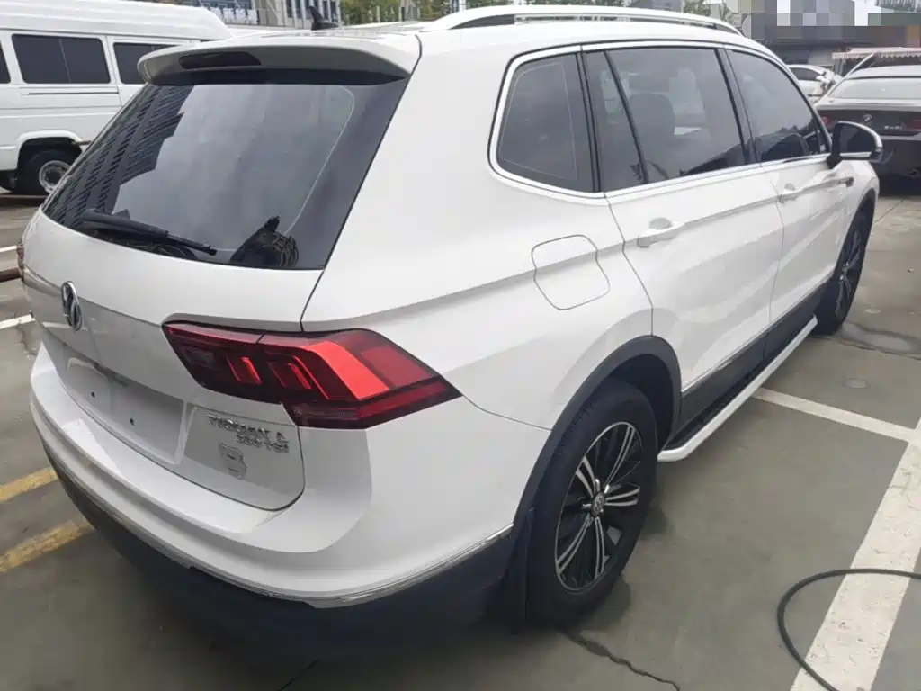 Volkswagen Tiguan L — фото 6