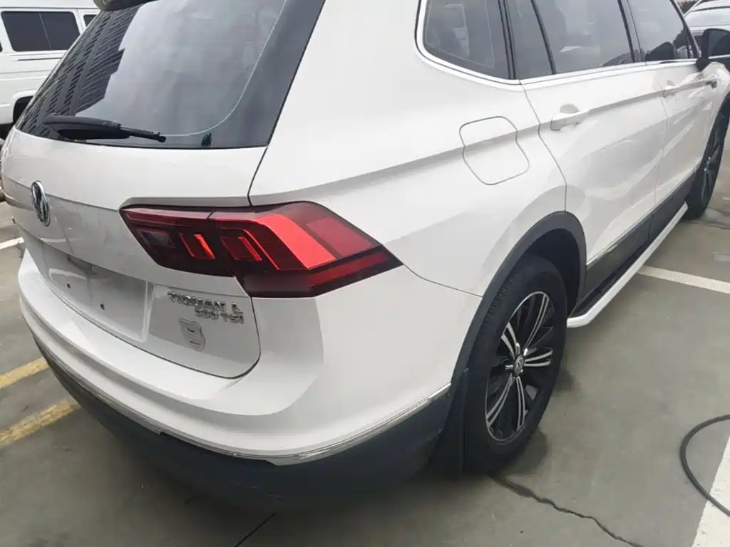 Volkswagen Tiguan L — фото 7