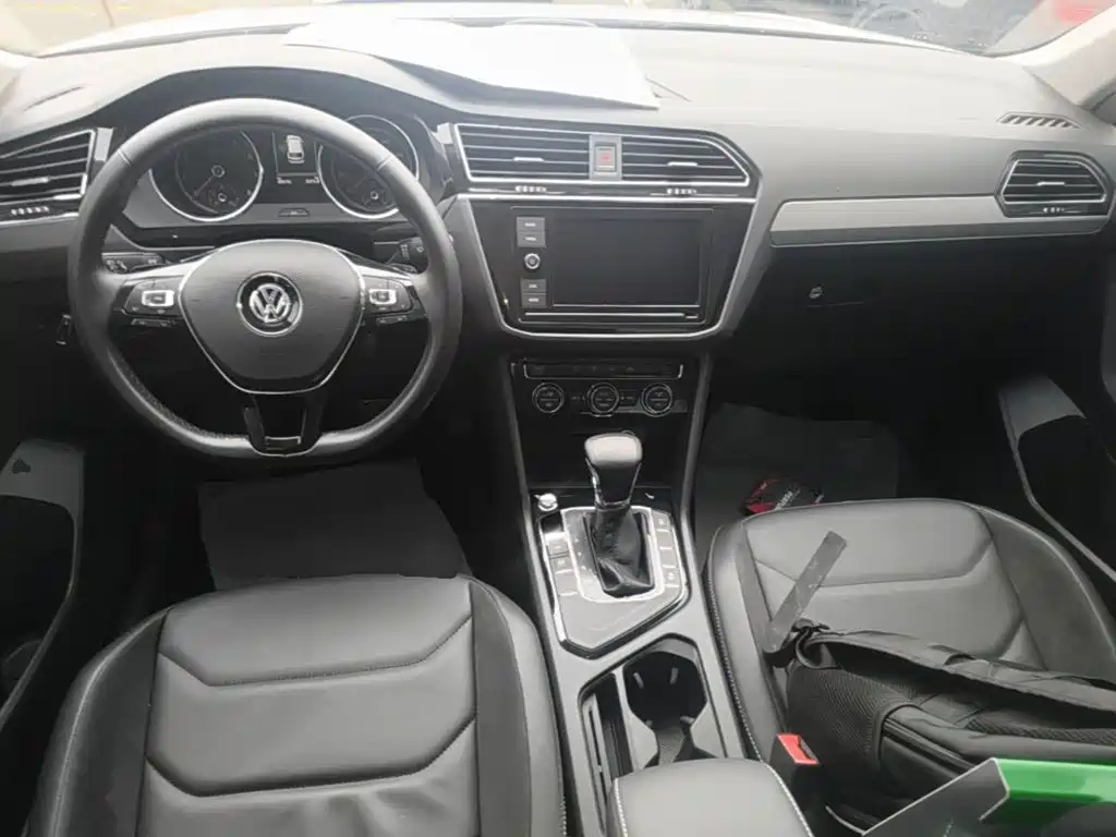 Volkswagen Tiguan L — фото 9