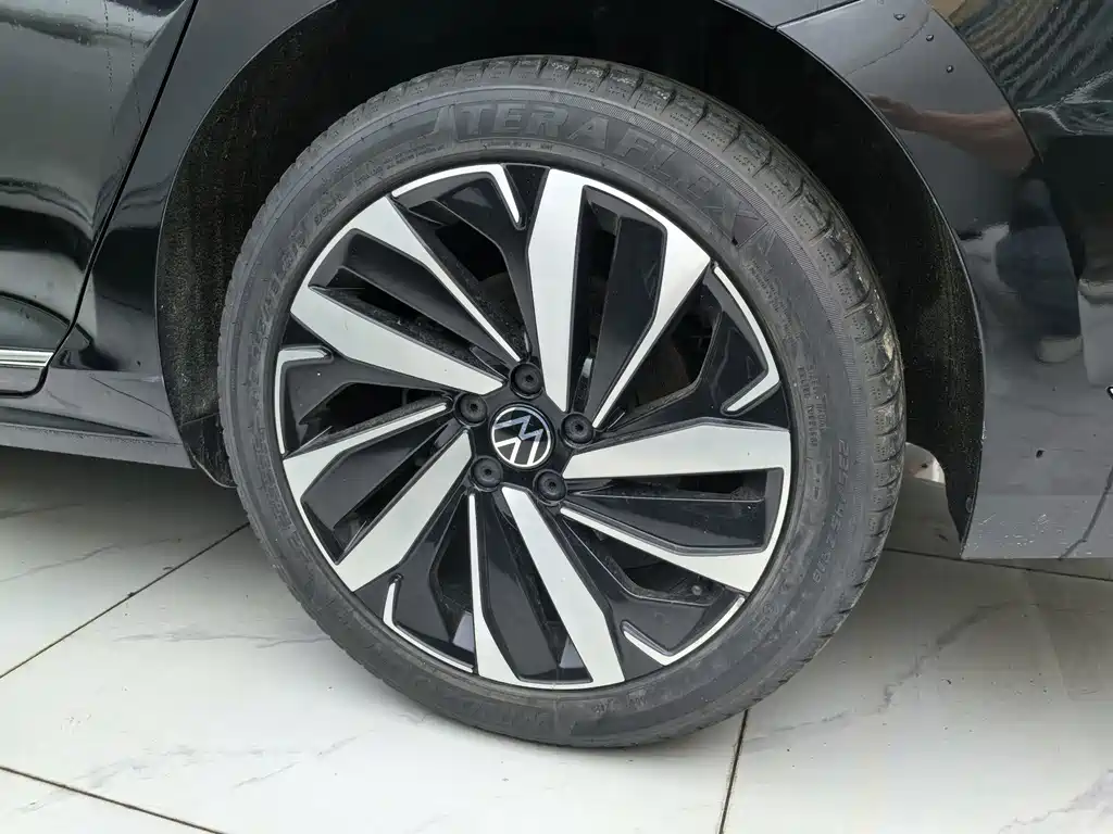 Volkswagen Passat — фото 12