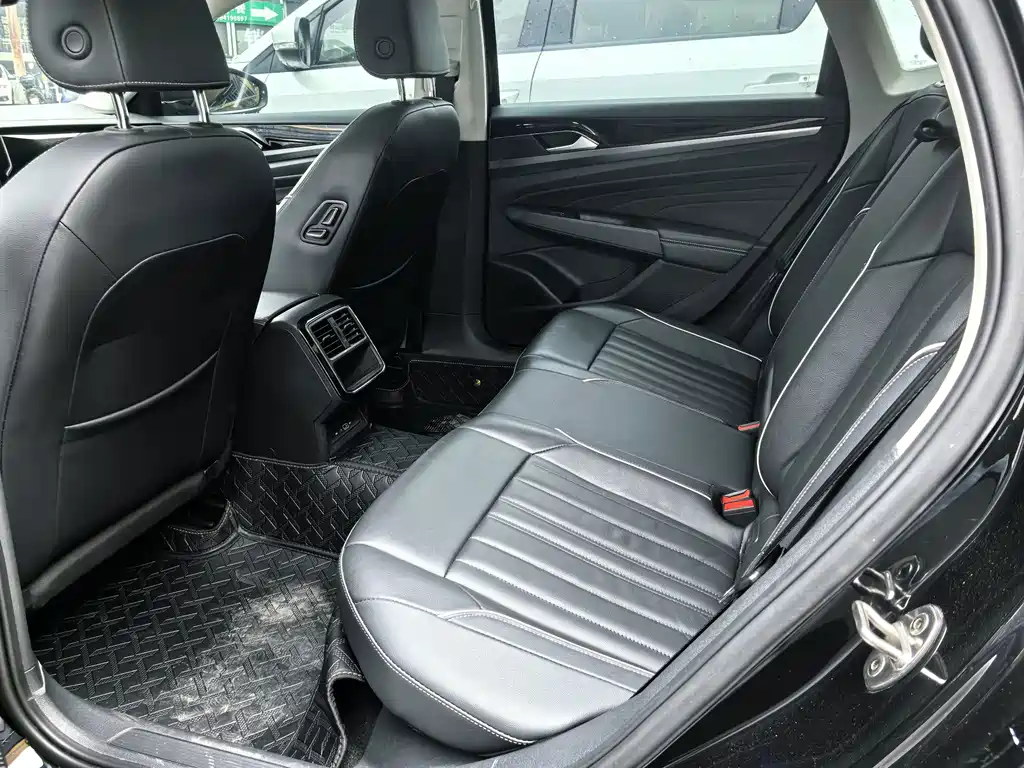 Volkswagen Passat — фото 5