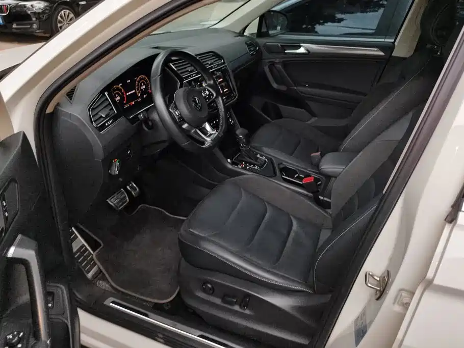 Volkswagen Tiguan L — фото 9