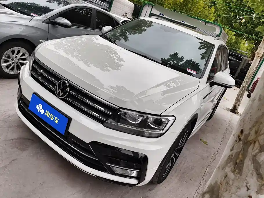 Volkswagen Tiguan L — фото 1