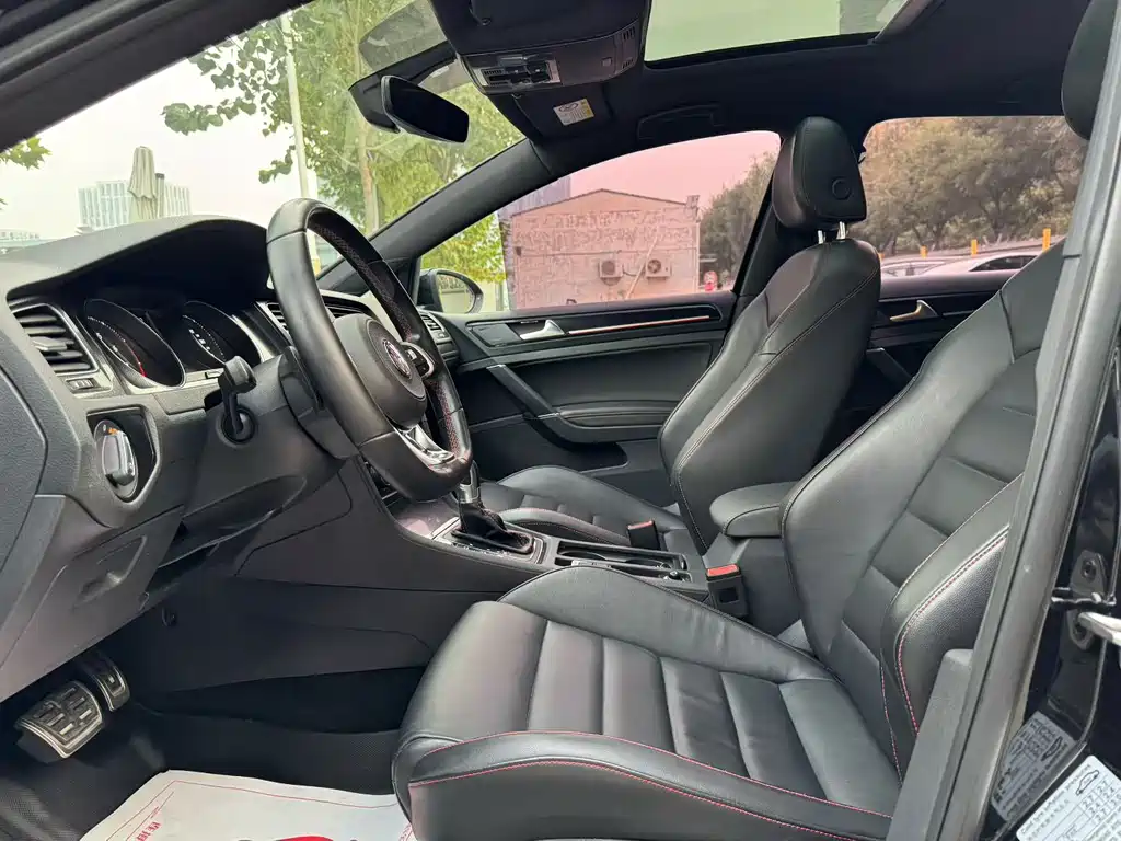 Volkswagen Golf GTI — фото 3