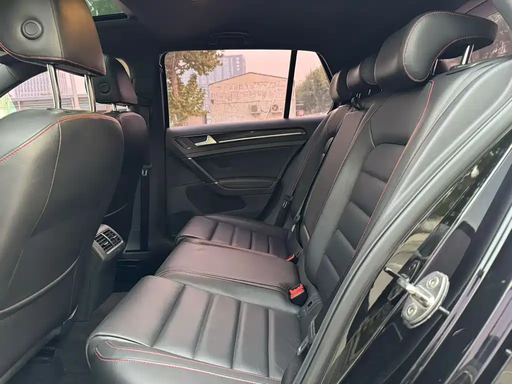 Volkswagen Golf GTI — фото 4