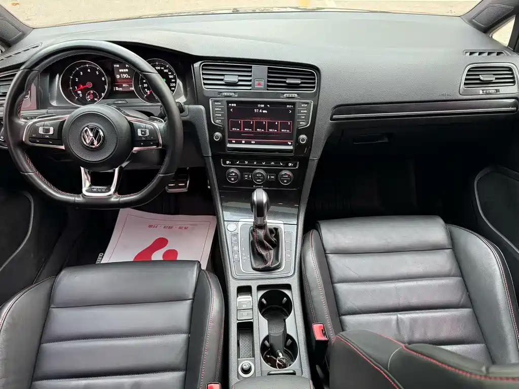 Volkswagen Golf GTI — фото 5