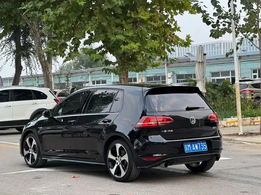 Volkswagen Golf GTI — фото 8
