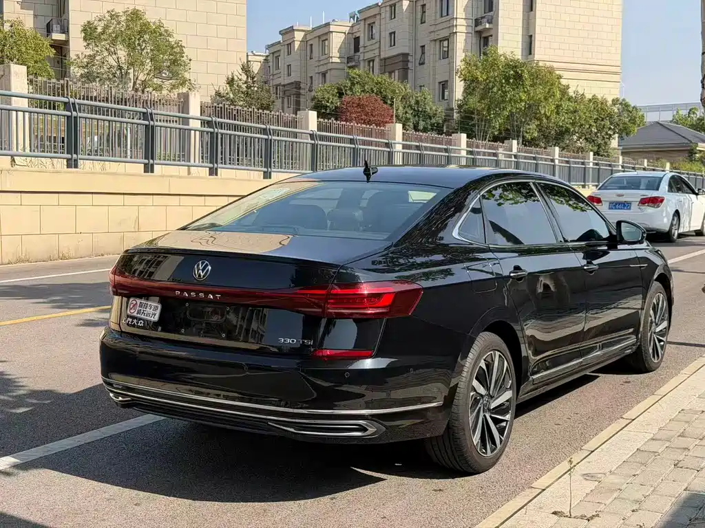 Volkswagen Passat — фото 5