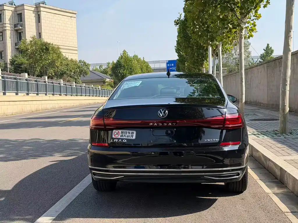 Volkswagen Passat — фото 6