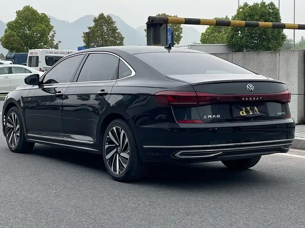 Volkswagen Passat — фото 5