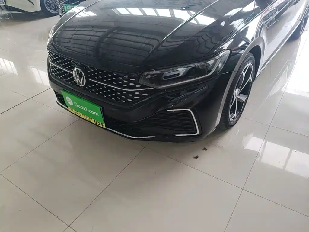 Volkswagen Passat — фото 23