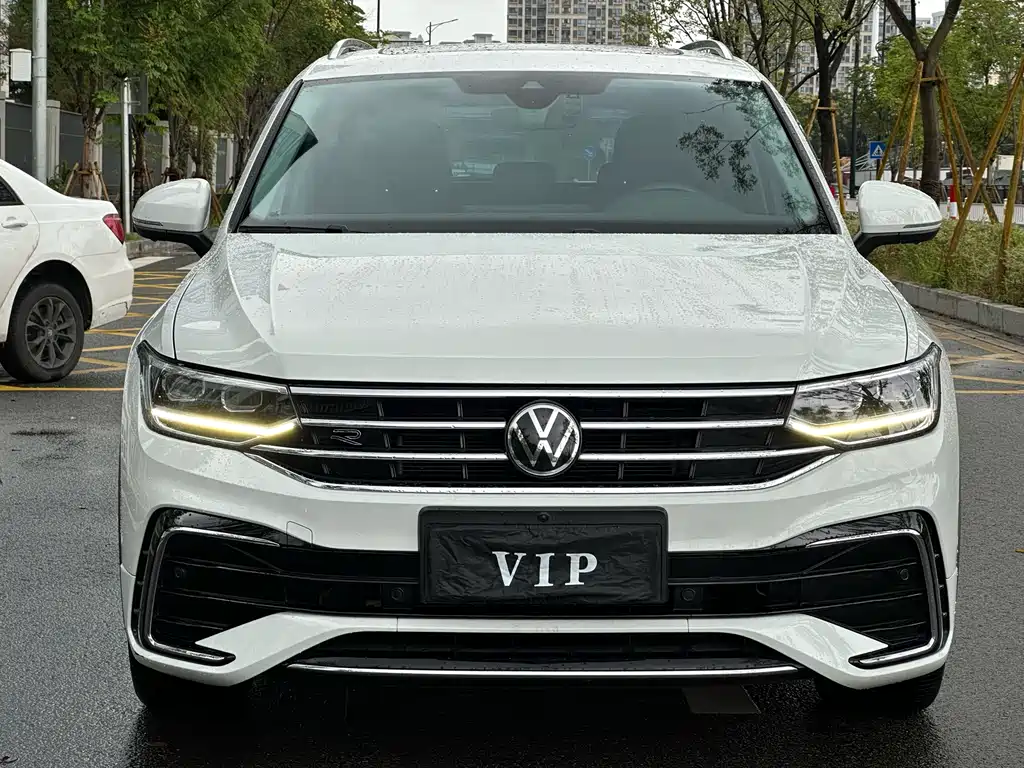 Volkswagen Tiguan L — фото 2