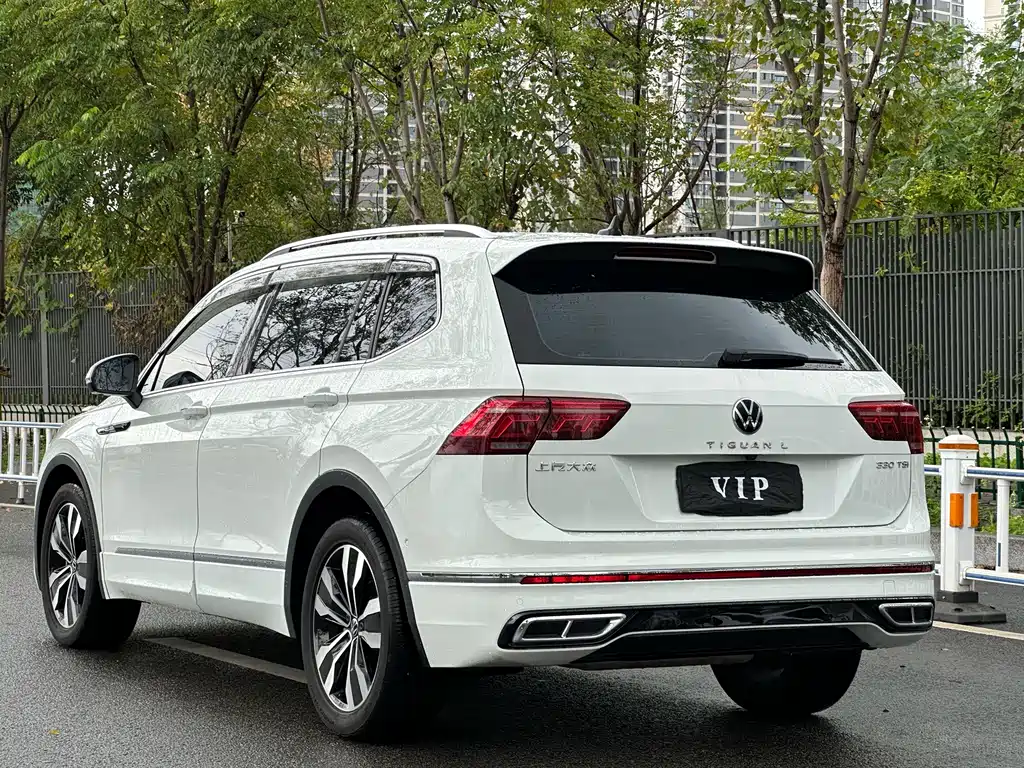 Volkswagen Tiguan L — фото 13
