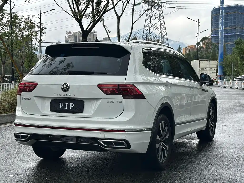 Volkswagen Tiguan L — фото 15