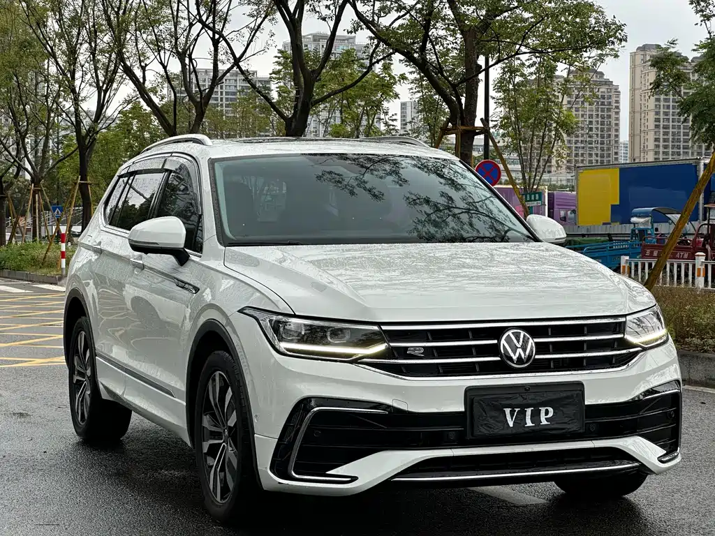 Volkswagen Tiguan L — фото 3