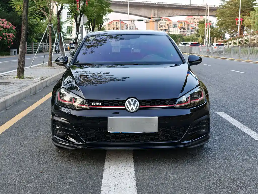 Volkswagen Golf GTI — фото 3