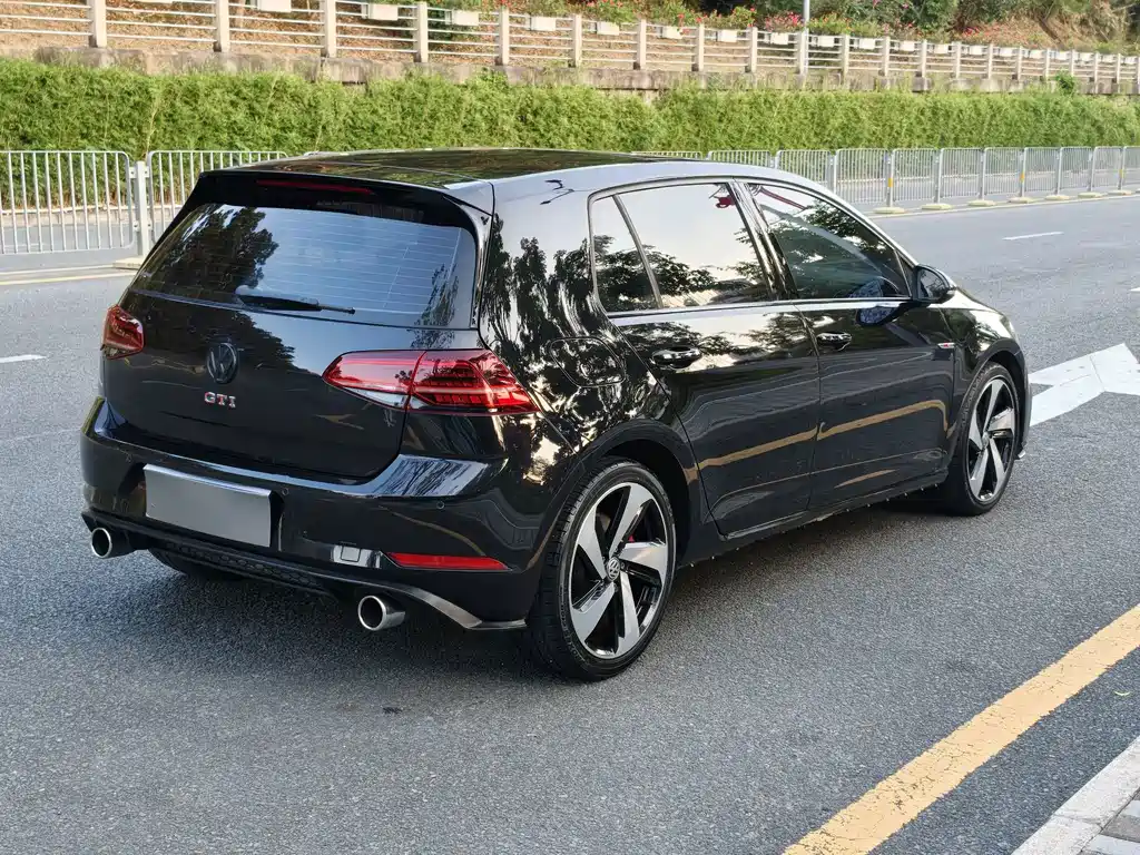 Volkswagen Golf GTI — фото 4